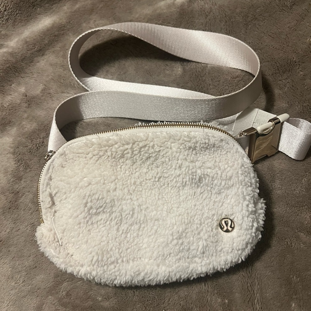 Lululemon Crossbody 1L